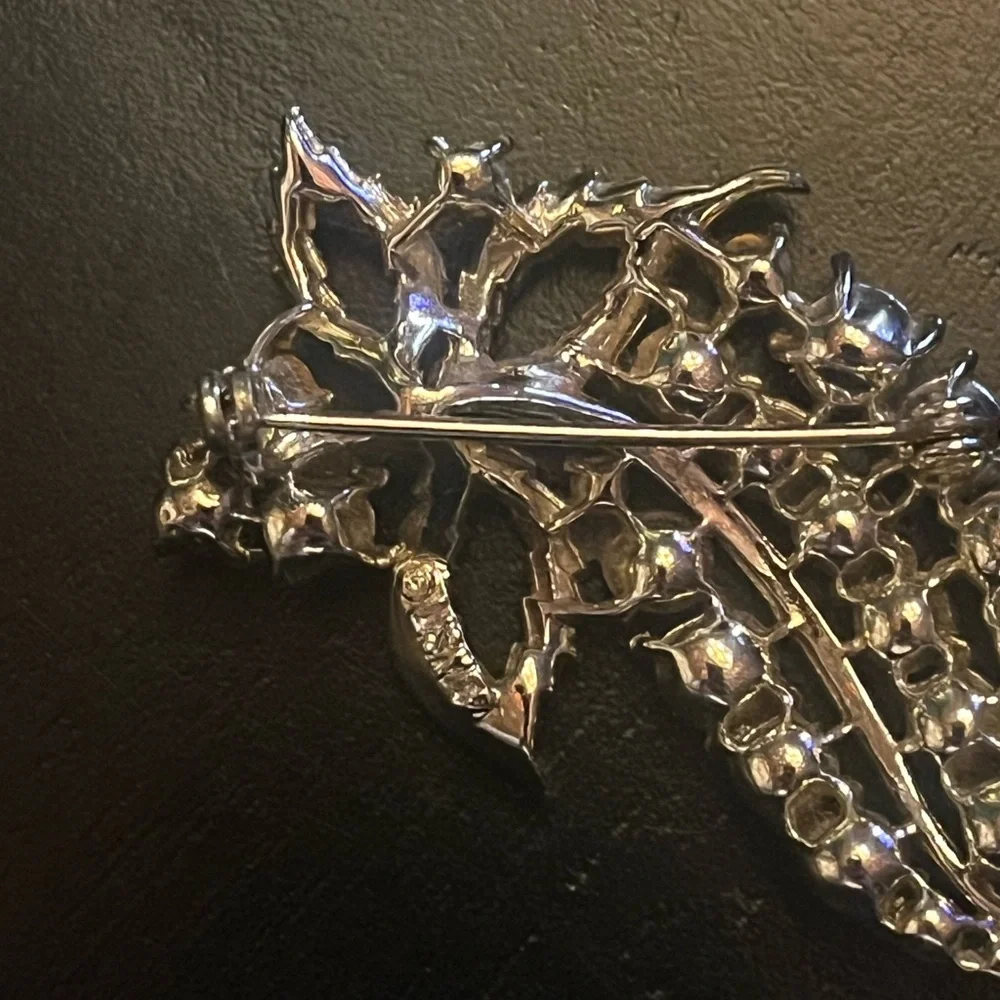 Vintage Lisner Green AB Stone Gold Tone Leaf Brooch